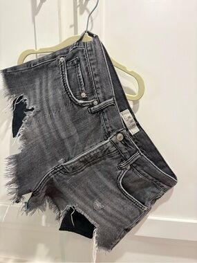 We The Free Distressed Gray Black Cutoff Denim Shorts | Size 26
